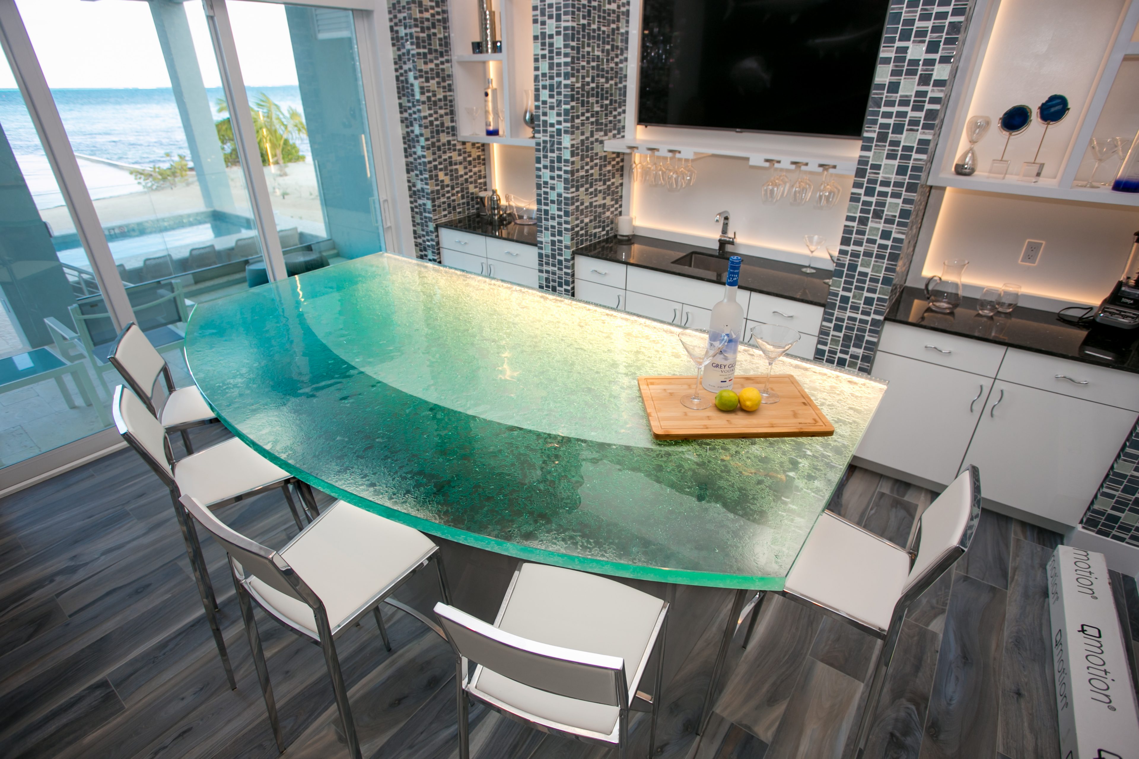 ThinkGlass Pushes Possibilities in Art and Decor - What's Hamptoning